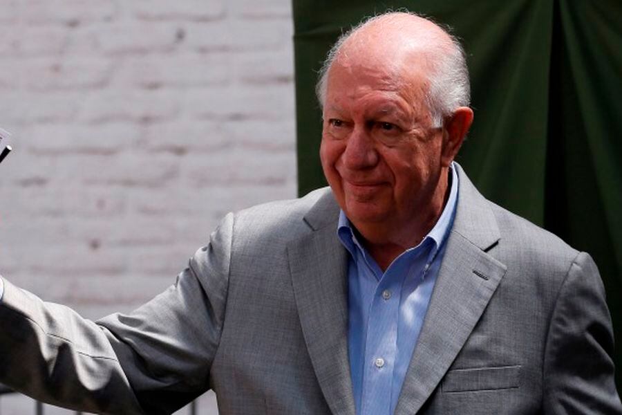 Ex Presidente Ricardo Lagos voto en el Liceo INSUCO