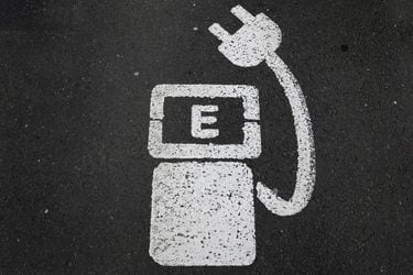 Columna de Dr. Raúl Cordero: “¿Es buena idea subsidiar los autos eléctricos?”