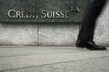 Moody’s y S&P rebajan a negativa la perspectiva del rating de UBS tras la compra de Credit Suisse