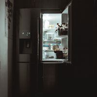 Lo estás haciendo mal: nueve errores comunes al usar el refrigerador (y que afectan tu comida)