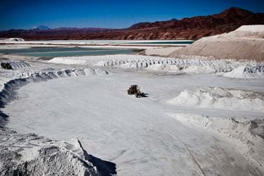 Empresas transnacionales de China, Estados Unidos y Rusia pugnan por el litio de Bolivia