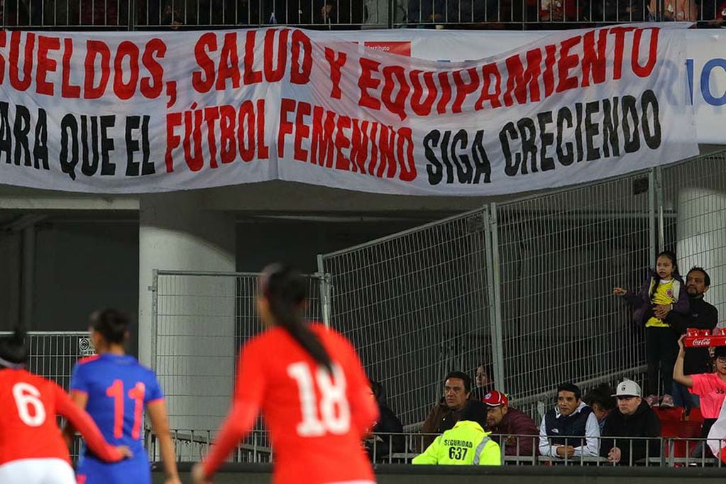 19 DE MAYO DE 2019/SANTIAGO
Lienzo durante el partido amistoso previo al Mundial Femenino entre las selecciones de Chile vs Colombia disputado en el Estadio Nacional
FOTO: MARCO MUGA/AGENCIAUNO