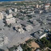 Palestinos del norte de Gaza desafían órdenes de evacuación por temor a ataques aéreos y refugios abarrotados