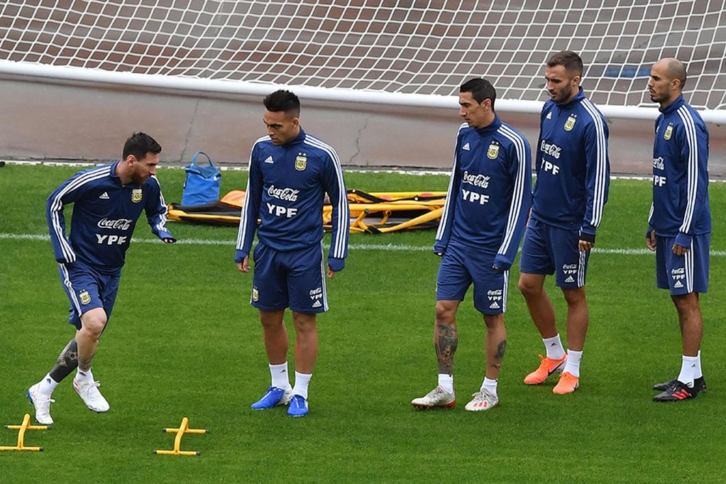 (L t R) Argentina's players Lionel Messi, Lautaro Martinez, Angel Di Maria, German Pezzela and Guido Pizarro take part in a training session in Sao Paulo, Brazil, on July 5, 2019, on the eve of the Copa America third place football match against Chile....