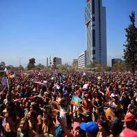 Chilenas ven la desigualdad salarial como su principal dificultad