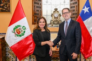 Vicecancilleres de Chile y Perú se reunieron por crisis migratoria: acordaron “diálogo continental” y “estar listos” para situaciones similares en el futuro