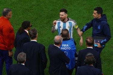 Messi revela los motivos por los que le gritó el gol en la cara a Van Gaal