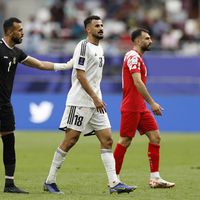 Insólito episodio en la Copa de Asia: jugador de Irak es expulsado tras simular que comía pasto en la celebración de importante gol