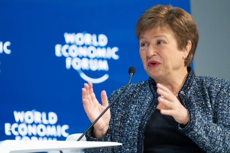 Tras conflicto por clasificación de Chile en ranking del Banco Mundial ahora acusan a directora del FMI de haber presionado para privilegiar a China