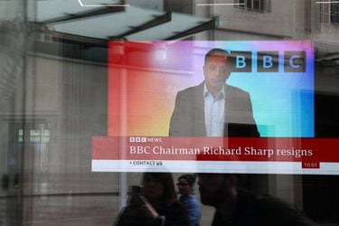 El presidente de la BBC renuncia por facilitar un préstamo a Boris Johnson antes de su nombramiento