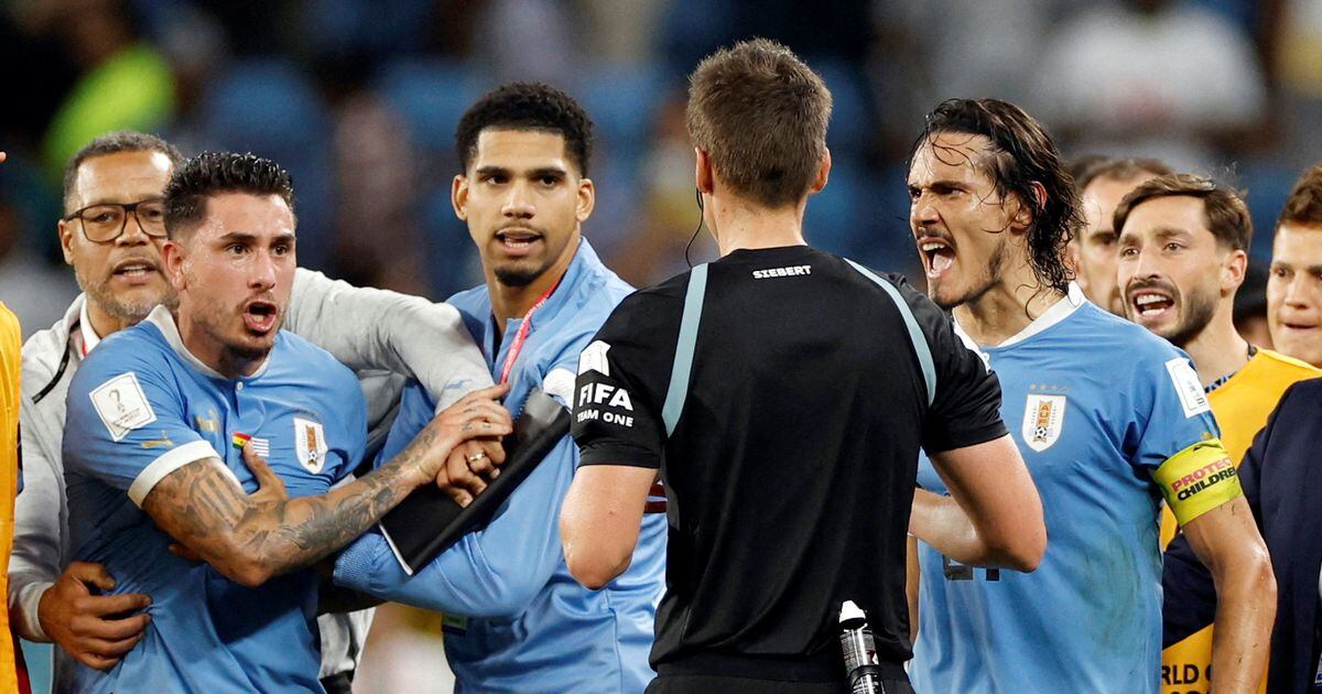 FIFA suspende a 4 jugadores de Uruguay por caos en Mundial - Los Angeles  Times