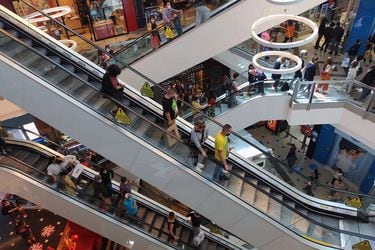 FNE identifica riesgos competitivos en industria de centros comerciales: alerta por integración vertical y da recomendaciones 