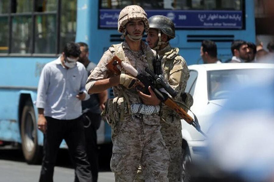Al menos 7 muertos y varios rehenes en ataque al Parlamento de Irán
