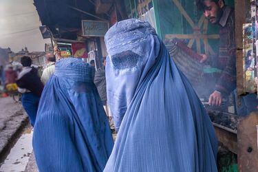 Mujeres afganas piden al mundo “presionar” a los talibanes para que no las “borren” de la sociedad