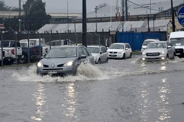 Reportan calles anegadas en Osorno producto de intensas lluvias en la zona 