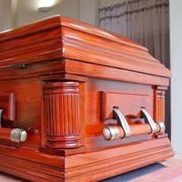 Una mujer despertó en un ataúd en medio de su funeral: la habían dado por muerta