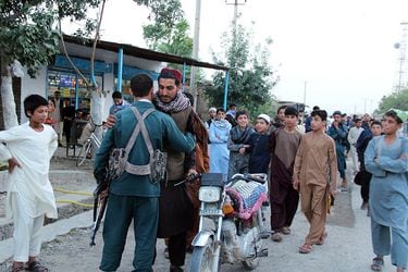 Entra en vigor el alto el fuego temporal de los talibanes en Afganistán