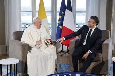 Papa Francisco se reúne con Macron en Marsella