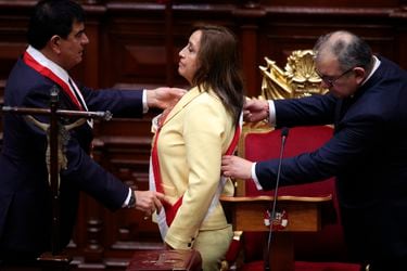 Dina Boluarte tras juramentar a su gabinete: “Ofrezco mi mano abierta para atender todos los reclamos”