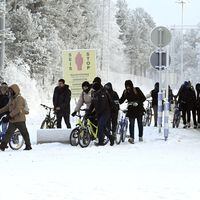 Por qué Rusia está mandando migrantes en bicicleta a Finlandia, con -22 grados