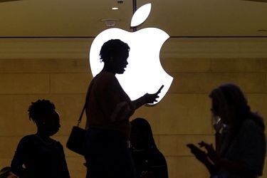 Acciones de Apple anotan nuevo máximo histórico y en Chile suspenden transacciones de Planvital