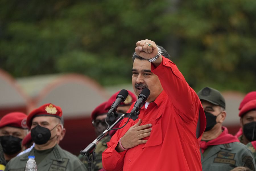 Maduro ricorda il colpo di stato contro l’ex presidente Hugo Chavez durante il “Vertice internazionale contro il fascismo”