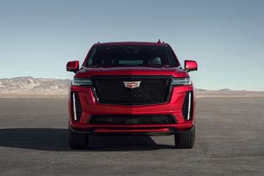 Mastodonte premium al acecho: Cadillac exhibe el nuevo Escalade-V, pero se reserva la info técnica