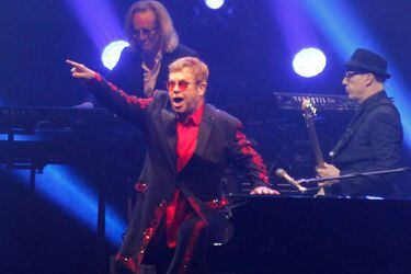 Elton John: Éxitos por nocaut