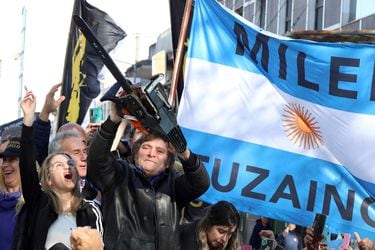 ¿Milei en primera vuelta?: La duda que asalta a los argentinos a tres semanas de la elección