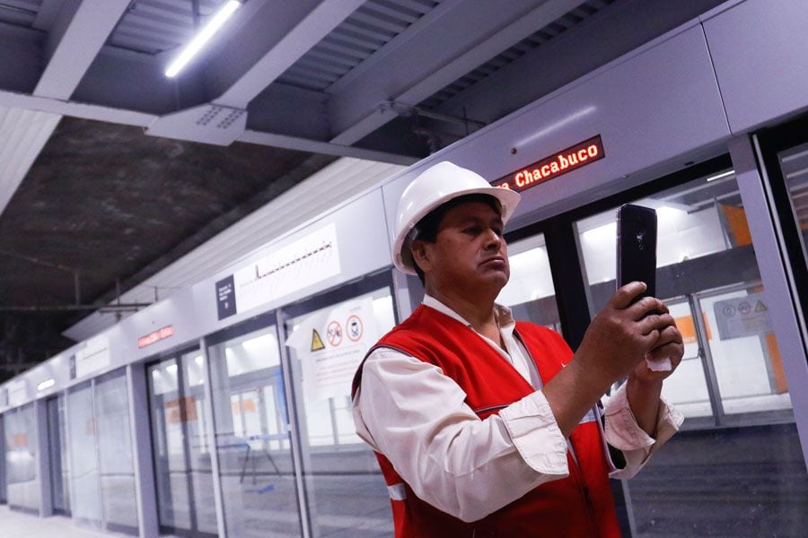 Vecinos conocen la estación Plaza Chacabuco de la Línea 3