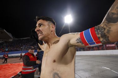 Zampedri celebra tras su gol de chilena.