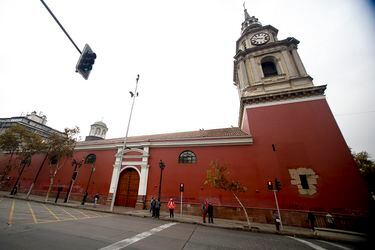 La Iglesia San Francisco es repintada luego de la Ultima Marcha Estudiantil