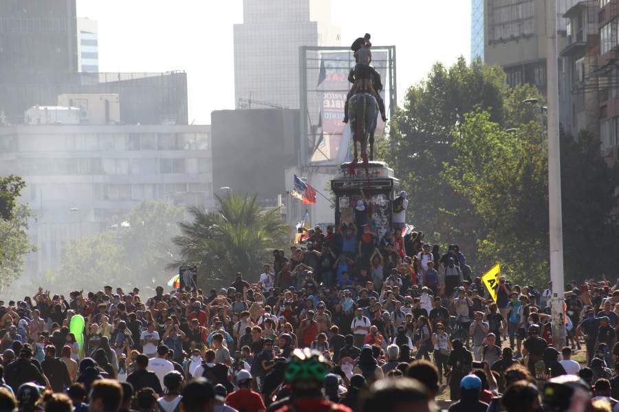 Viernes de manifestaciones en Plaza Italia