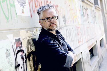 Jorge Baradit recoge sus apuntes sobre la crisis en nuevo libro