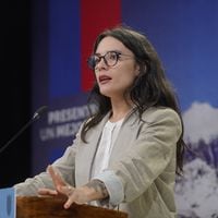 “Eso es confundir”: ministra Vallejo acusa a la oposición de intentar “involucrar” al gobierno con una posición en campaña del plebiscito