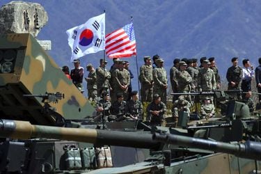 Estados Unidos y sus aliados realizan maniobras militares durante la cumbre Japón-Surcorea