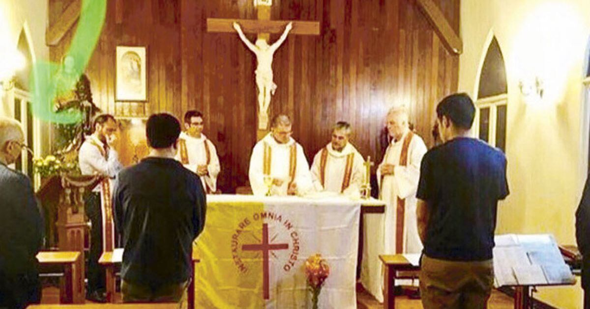 Polémica por sacerdote de Don Orione en una misa - La Tercera