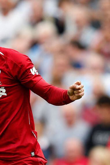 Liverpool denuncia Salah à polícia por usar celular ao volante