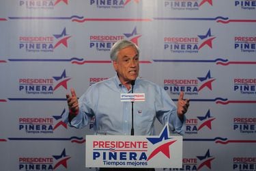 Sebastian Piñera habla en su comando