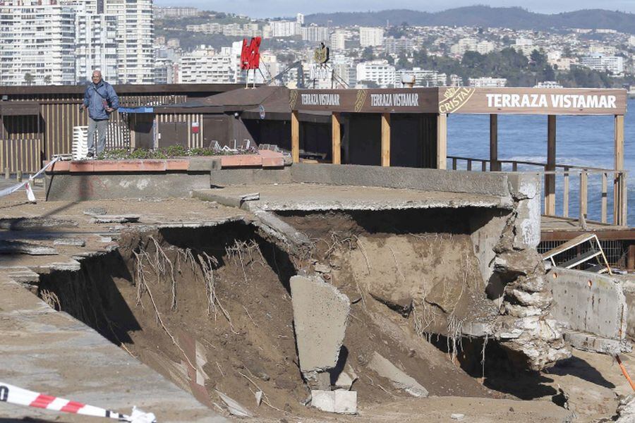 Destrozos en borde costero de Vina Del Mar producto de marejadas. 27/06/2017