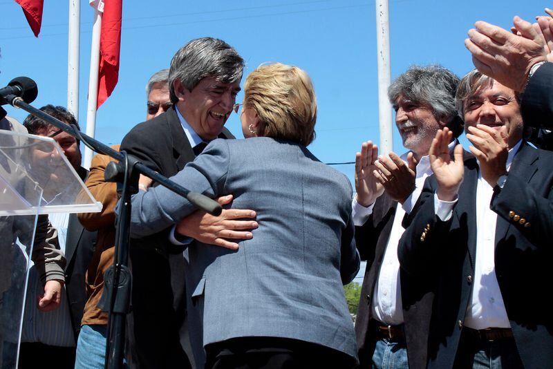 La ruda reunión socialista en que Escalona fustigó la eventual candidatura de Bachelet y apostó por Marcel