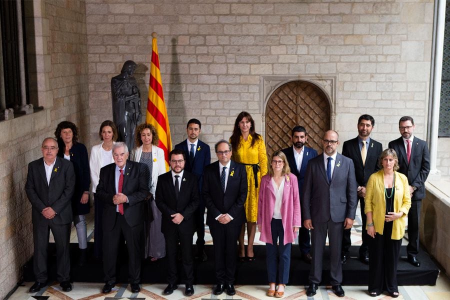 Gobierno de Cataluña recupera el control de las instituciones a siete