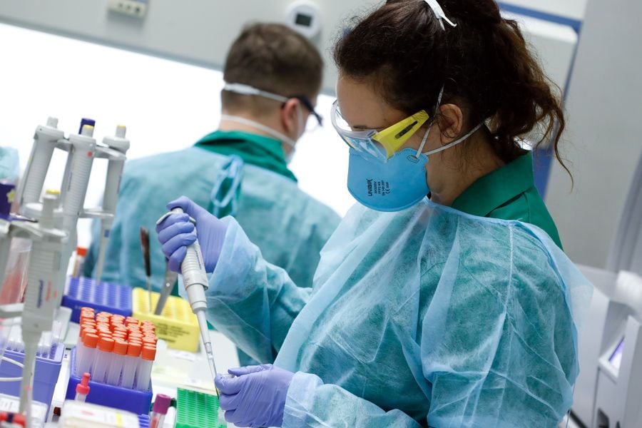 Employees in protective clothing do testings for the corona virus at a laboratory in Berlin, Germany, March 26, 2020, as the spread of the coronavirus disease (COVID-19) continues. REUTERS/Axel Schmidt