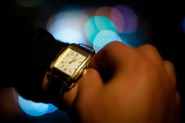 Cambio de hora 2023: ¿Se atrasa o se adelanta el reloj?