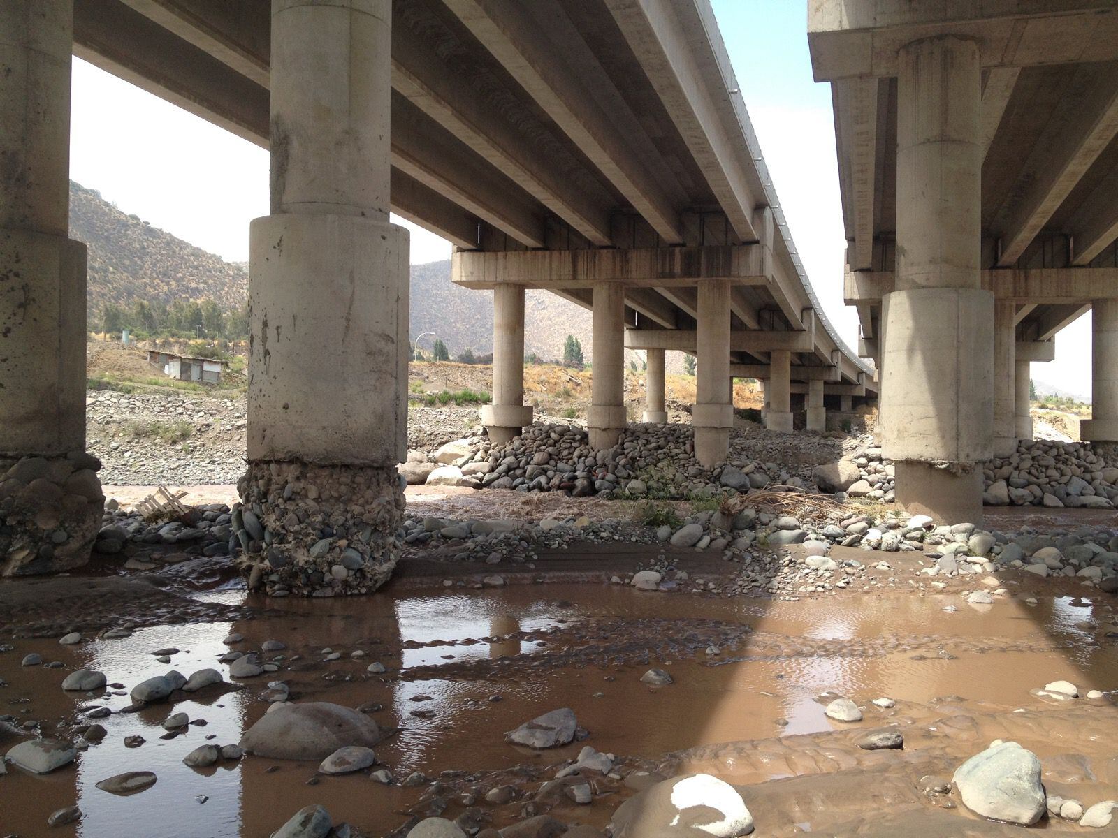 Extracción de áridos: Denuncian que degradación de orillas del río Maipo amenaza consumo de agua de Santiago
