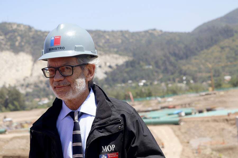 Autoridades visitan construccion de mega estanques de agua potable de Aguas Andinas en Pirque