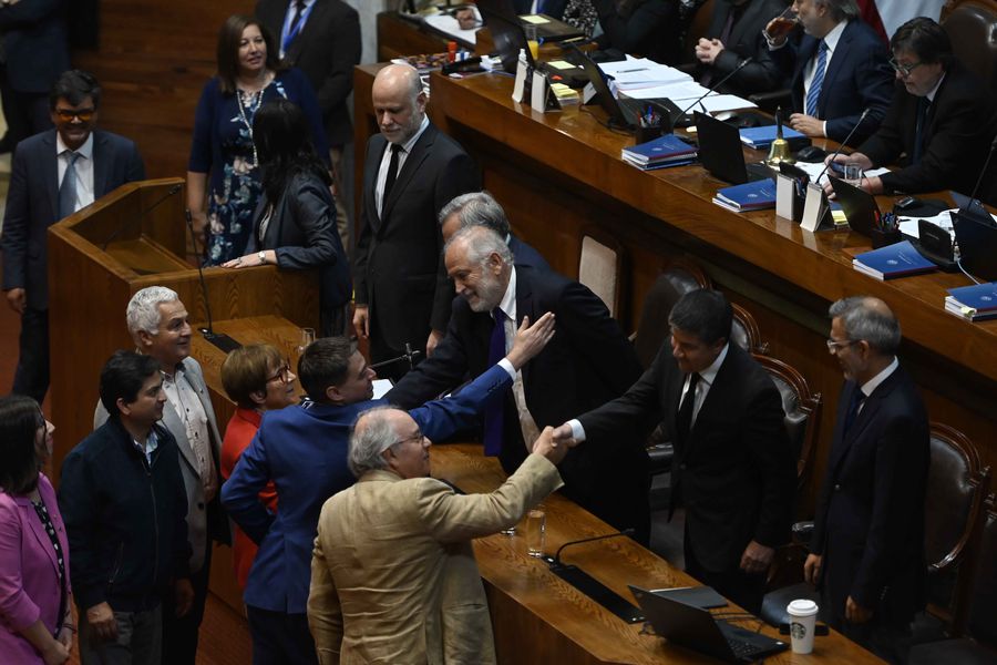 La Cámara de Diputados analiza acusación constitucional contra el ministro de Vivienda, Carlos Montes.