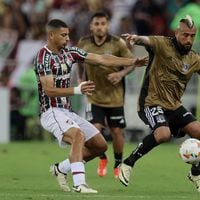 Colo Colo cae frente a Fluminense tras un gol anulado y la expulsión de Wiemberg