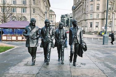 Imagen-Estatua-de-Los-Beatles