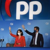 Isabel Díaz Ayuso arrasa en elecciones regionales de Madrid y Pablo Iglesias anuncia su retiro de la política